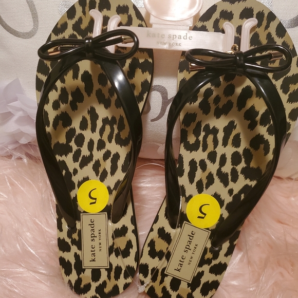 Kate Spade Nassau Black Shiny Gold Rubbe - Picture 1 of 2